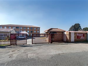 2 Bed Apartment in Vanderbijlpark CW5