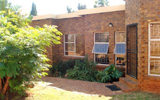 4 Bedroom House in Elarduspark