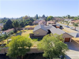 4 Bed House in Glen Marais