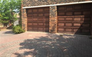 6 Bedroom House in Country View