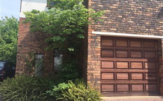 6 Bedroom House in Country View
