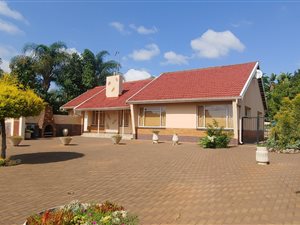 3 Bed House in Tileba