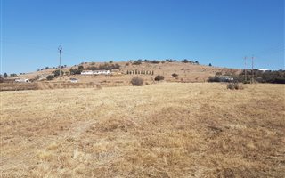 1.3 ha Land available in Eikenhof
