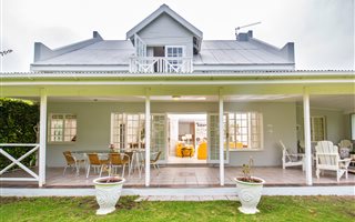 8 Bedroom House in Keurboomstrand