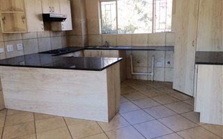 2 Bedroom Simplex in Florida Glen