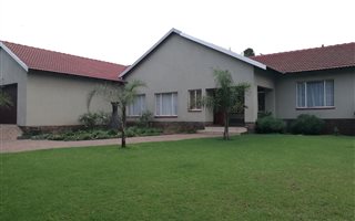 4 Bedroom House in Gholfsig