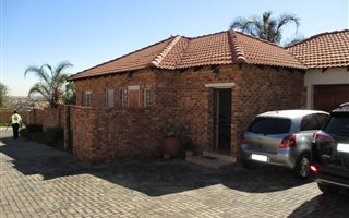 3 Bedroom Townhouse in Amberfield Manor