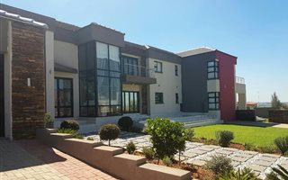 5 Bedroom House in Bronkhorstbaai