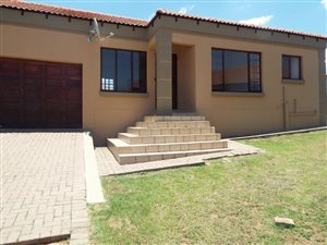 3 Bed Townhouse in Jackaroo Park