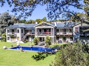 8 Bed House in Bishopscourt