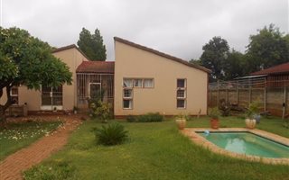 3 Bedroom House in Geelhoutpark