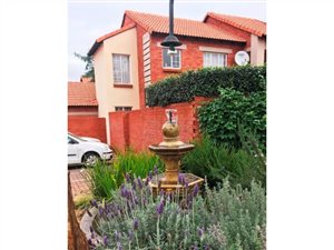 3 Bed Townhouse in Die Hoewes