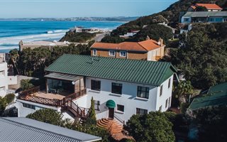 6 Bedroom House in Keurboomstrand