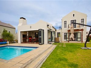 3 Bed House in Kelderhof Country Village