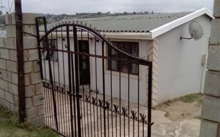 3 Bedroom House in Kwandengezi