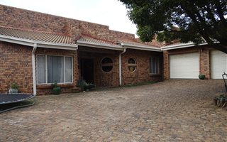 3 Bedroom House in Dalpark