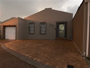 3 Bed House in Strandfontein