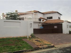 4 Bed House in Selection Park