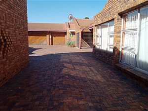 2 Bed Flat in Vanderbijlpark CE2