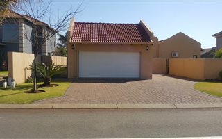 3 Bedroom House in Raslouw Manor
