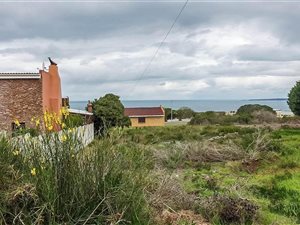 956 m² Land available in Dana Bay