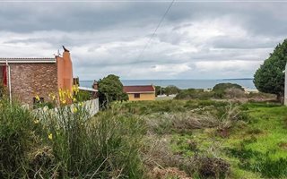 956 m² Land available in Dana Bay