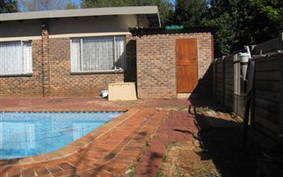 3 Bedroom House in Clayville East