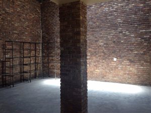 165 m² Industrial space in Clayville
