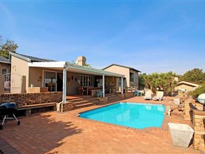 5 Bed House in Roodekrans