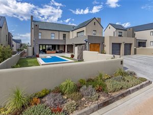 4 Bed House in Longlands Country Estate