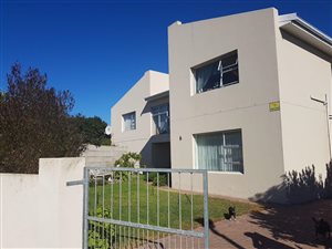 4 Bedroom House in Still Bay West