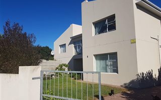 4 Bedroom House in Still Bay West
