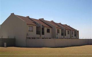 2 Bedroom Townhouse in Bronkhorstspruit