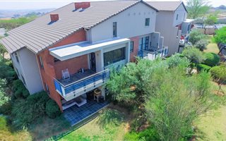 2 Bedroom Apartment in Jackal Creek Golf Estate