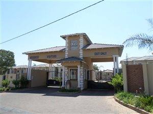 3 Bed Townhouse in Rynfield