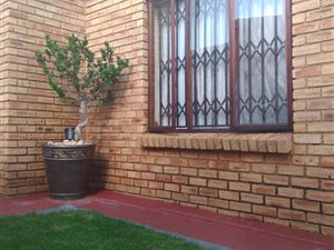 3 Bed Townhouse in Krugersdorp Central