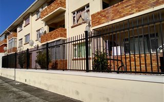 2 Bedroom Apartment in Parow Central