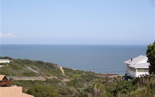 930 m² Land available in Cola Beach