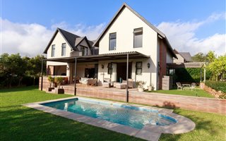 4 Bedroom House in Cotswold Downs Estate
