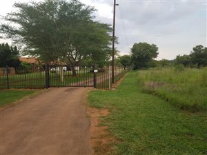 5000 m² Land available in Kameeldrift East