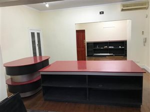80 m² Commercial space in Essenwood