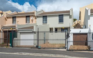 3 Bedroom House in Zonnebloem