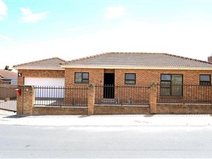 3 Bed House in Protea Heights