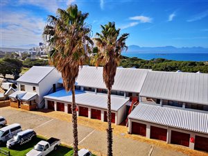 4 Bed Apartment in Boland Park