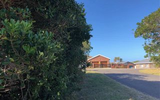 757 m² Land available in Cannon Rocks