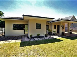 3 Bed House in Somerset West Central