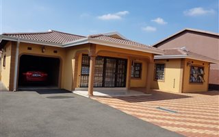 3 Bedroom House in Umkumbaan