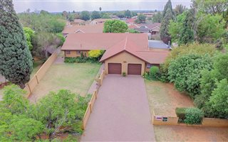 5 Bedroom House in Vaalpark