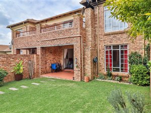 4 Bed Townhouse in Moreleta Park