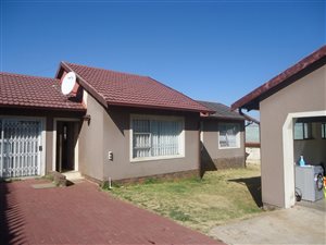 2 Bed House in Grobler Park